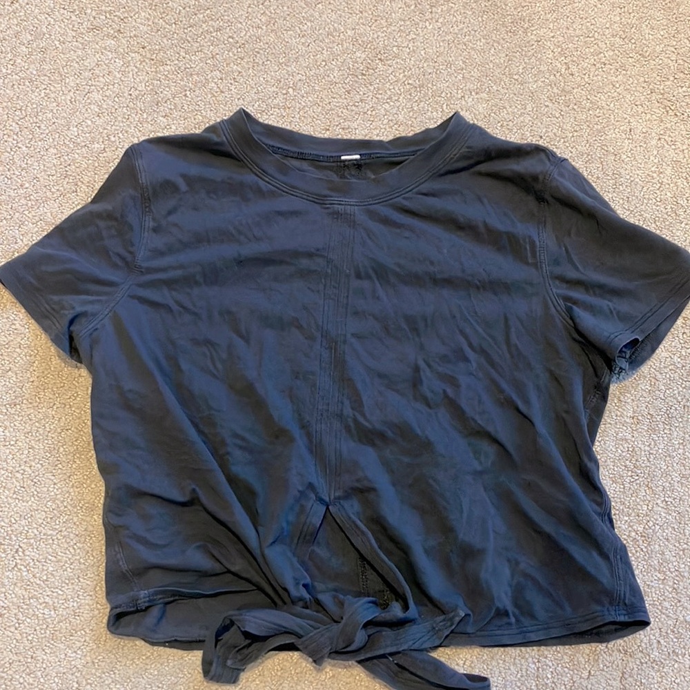 Lululemon black crop tshirt with tie waist size 2